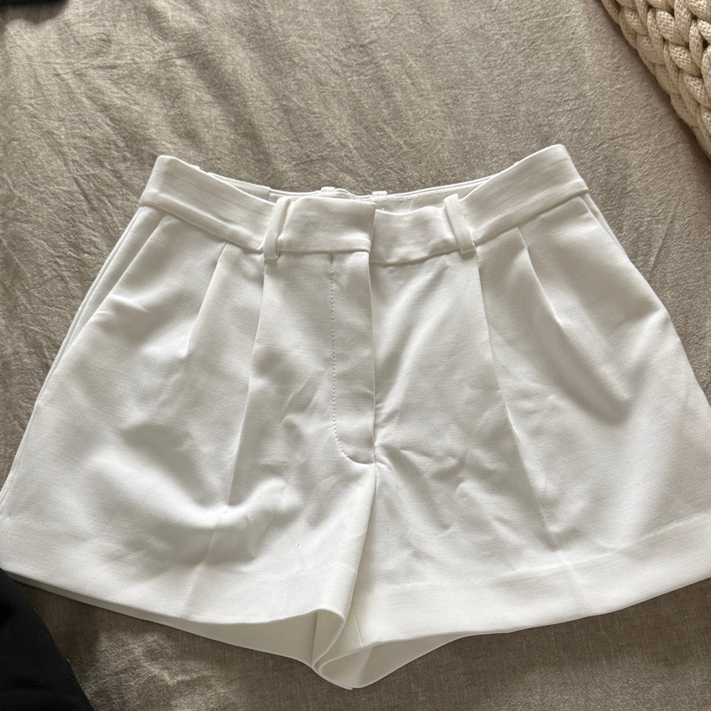Aritzia White High-Rise Pleated Shorts